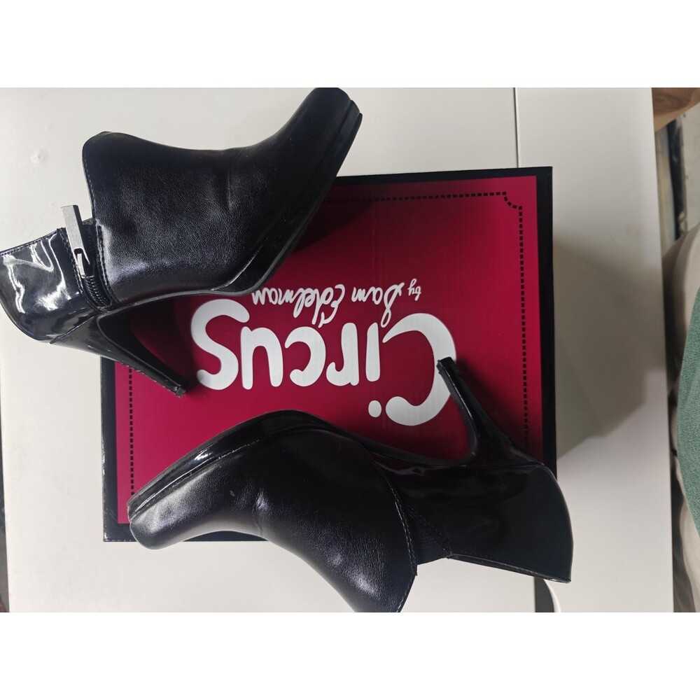 Circus by Sam Edelman ankle boot Size 6.5 Black leather w/ golden heel